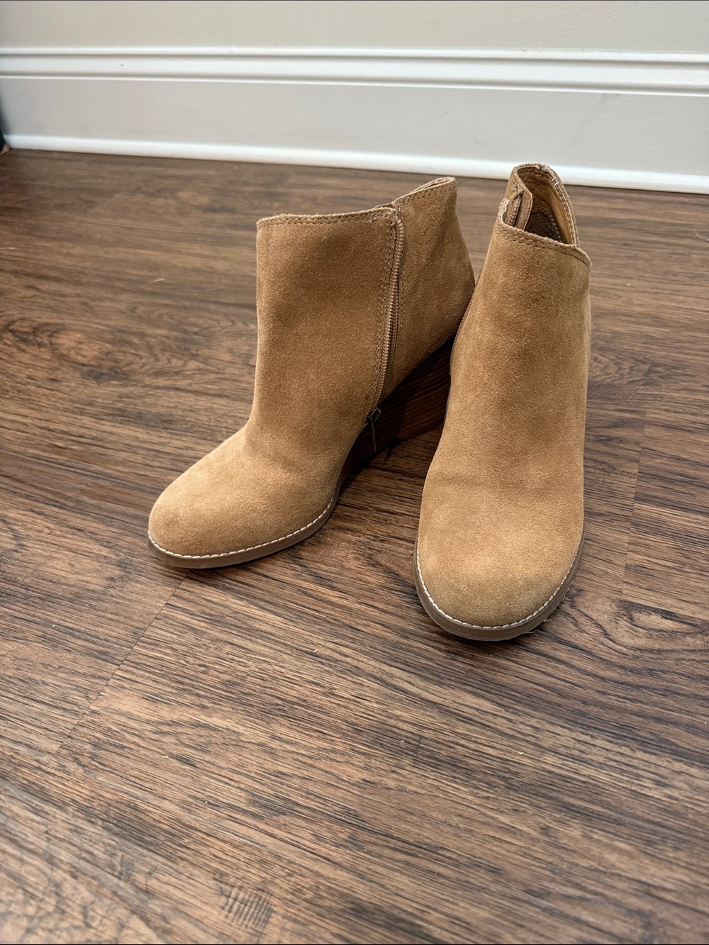 Lucky Brand Tan Suede Ankle Booties with Stacked Heel